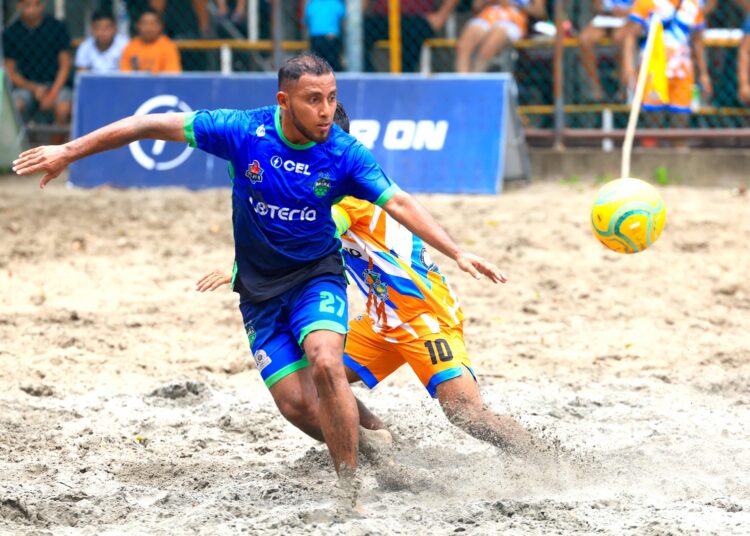 Anfitrión y líderes tendrán otra jornada exigente en la arena de Barra de Santiago