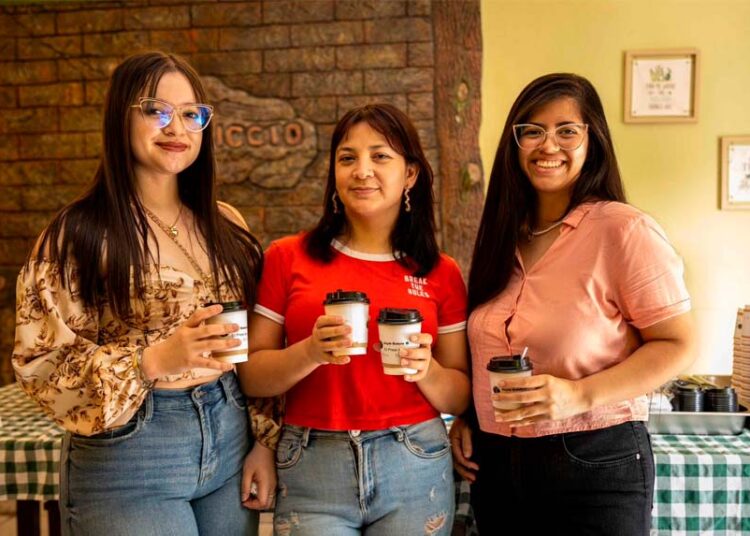 Salvadoreños ya disfrutan del café del presidente en Restaurante Capriccio