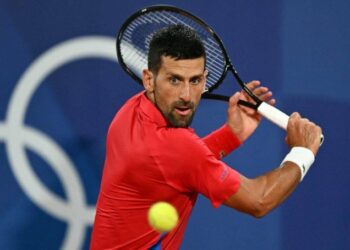 Djokovic, Alcaraz y Swiatek comienzan con victorias la persecución del oro en tenis