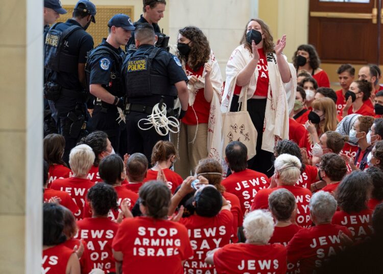 Unos 200 arrestos en EE.UU. por protesta contra Netanyahu