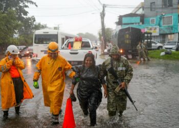 Gobierno brinda atención a la población afectada por lluvias de las últimas horas
