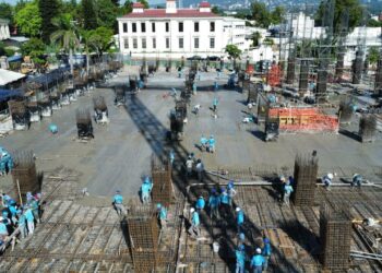 Colocan concreto del entrepiso en el nivel uno del nuevo hospital Rosales