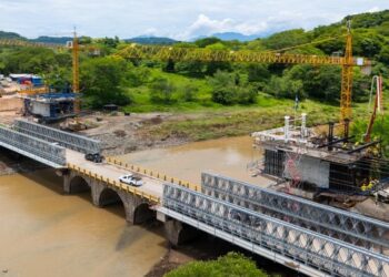 Nuevo puente que conectará San Vicente y Cabañas reporta 60 % de avance