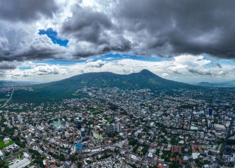 Flujo del este acelerado y polvo del Sahara reducen las lluvias