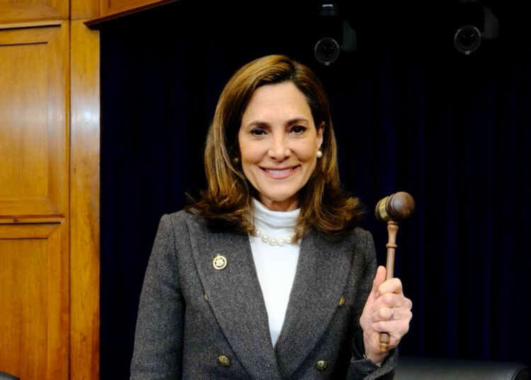 Congresista se suma al grupo parlamentario que busca velar por los salvadoreños en el congreso de EEUU