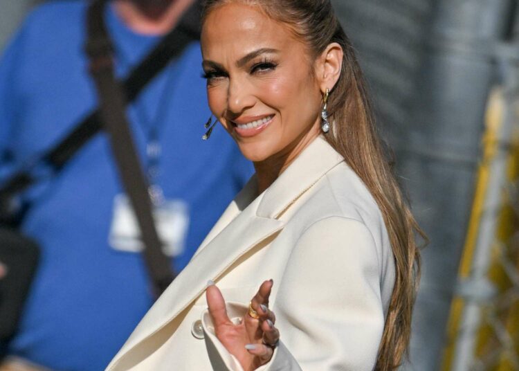 Jennifer López se siente ‘increíblemente bendecida’ por tener millones de fans