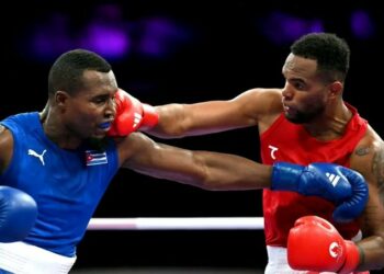 El bicampeón olímpico Julio César La Cruz pierde ante desertor cubano en boxeo