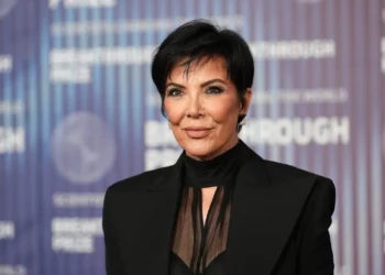 Kris Jenner se someterá a una extirpación de ovarios tras detectársele un tumor