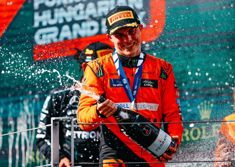 McLaren arrasa con polémica y Verstappen choca con Hamilton