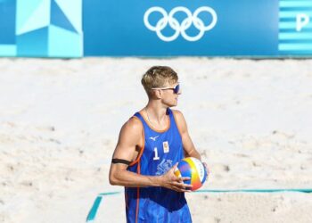 El jugador de vóley playa Steven Van de Velde condenado por abusar de una niña, es abucheado en su estreno olímpico en París