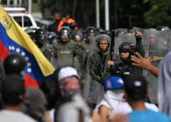 Aumentaron a 13 los civiles asesinados durante las protestas contra el fraude en Venezuela