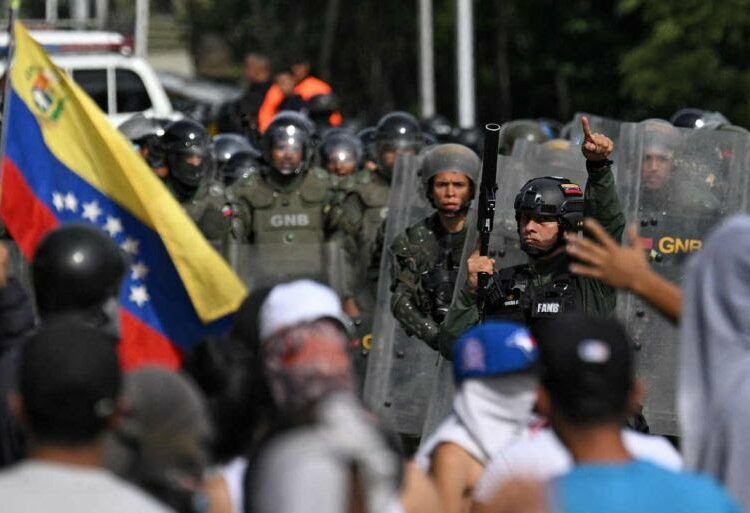 Aumentaron a 13 los civiles asesinados durante las protestas contra el fraude en Venezuela