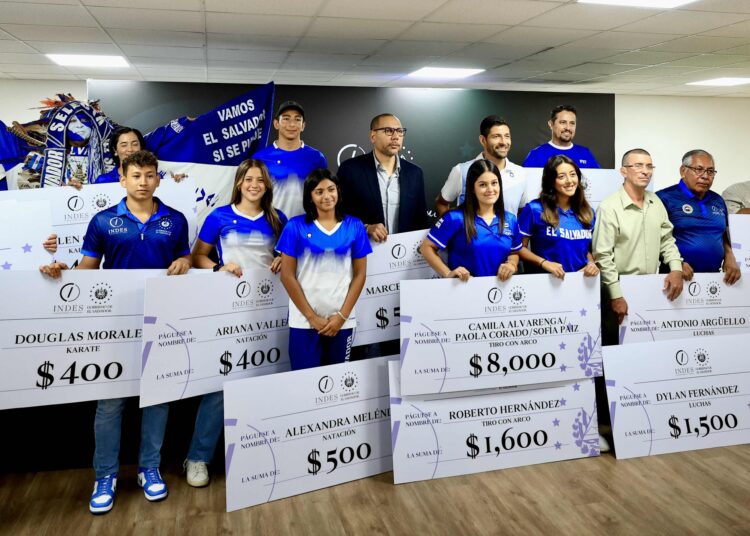 INDES premia a atletas por sus triunfos internacionales en el primer semestre de 2024