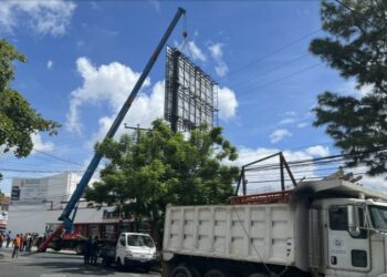 Alcaldía de San Salvador Centro retirará publicidad que no cuente con los permisos municipales