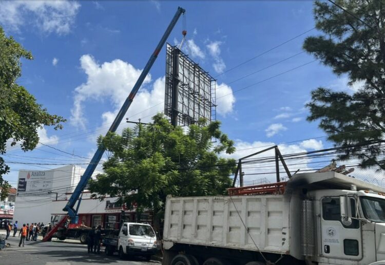 Alcaldía de San Salvador Centro retirará publicidad que no cuente con los permisos municipales