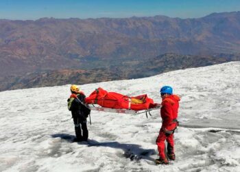 Alpinista desaparecido en las montañas de Perú hace 22 años es localizado momificado con todo su equipo y documentos