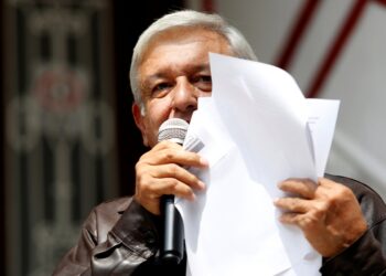 Presidente de México advierte a Donald Trump que si bloquea la frontera, «China se los comería vivos»