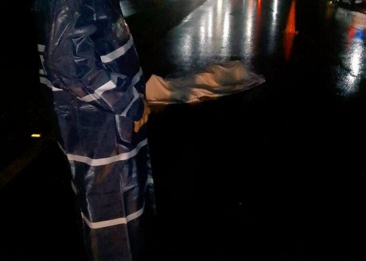 Hombre pierde la vida tras ser atropellado en carretera a Sonsonate