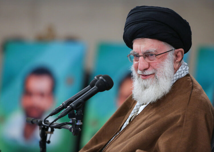 El líder supremo de Irán ordenó un ataque contra Israel en respuesta al asesinato del jefe de Hamas