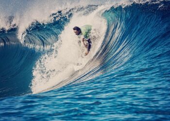 Surfista Bryan Pérez se despide de París 2024 con la frente en alto