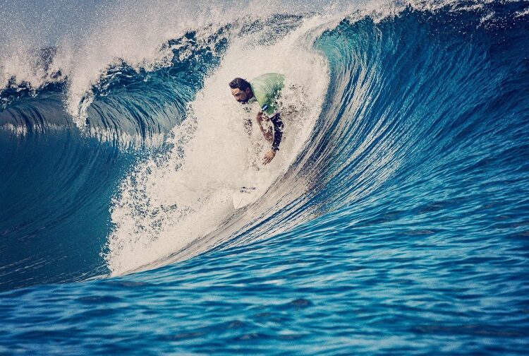 Surfista Bryan Pérez se despide de París 2024 con la frente en alto