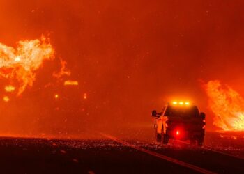 El incendio más grande del año arrasa el norte de California