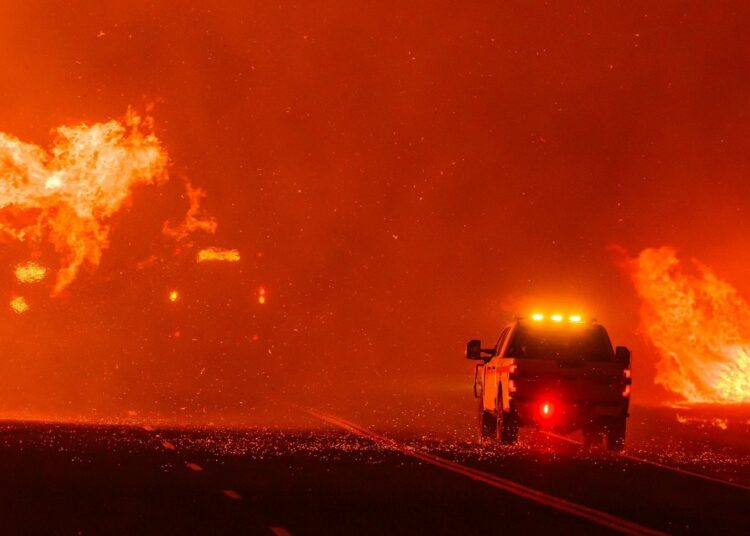 El incendio más grande del año arrasa el norte de California