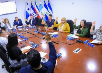 Emiten dictamen para modificar asuetos, vacaciones y licencias de los empleados públicos