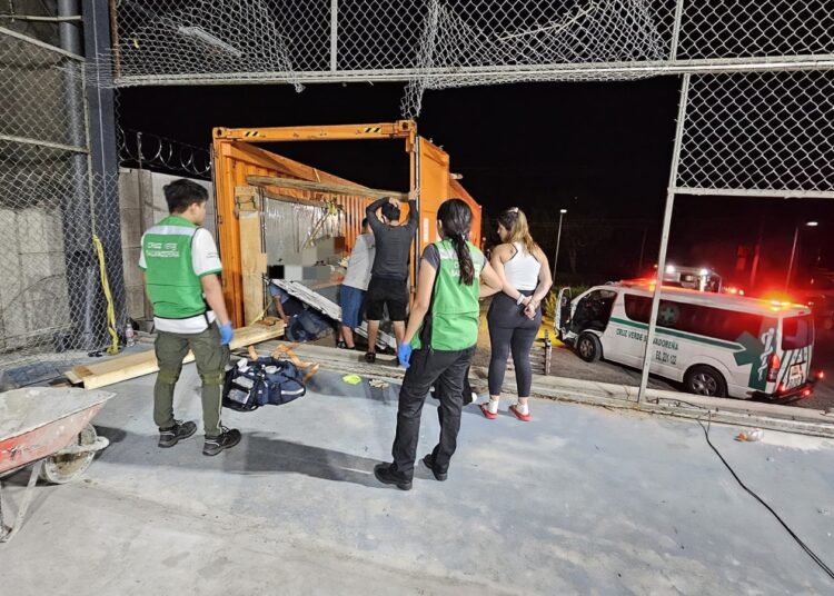 Tres trabajadores fallecieron al caerles 10 paneles de vidrio en un accidente laboral en Nuevo Cuscatlán