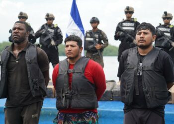 Verifican decomiso de drogas interceptado en el estero de Jaltepeque