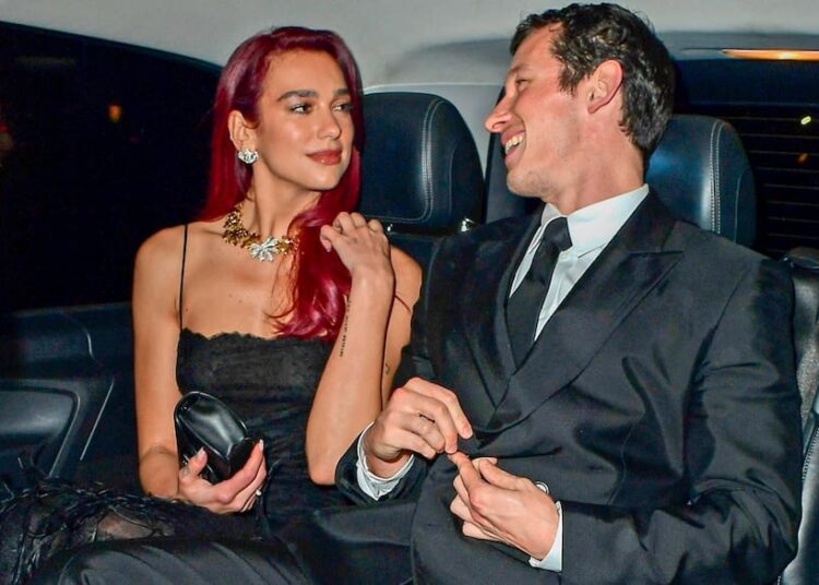 Dua Lipa y Callum Turner hacen oficial su relación en Instagram