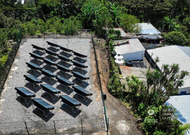 Centro Escolar de cantón San Jerónimo pone en marcha generación de agua potable mediante la energía solar