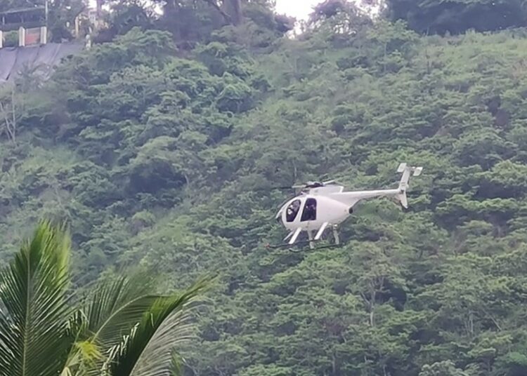 Fuerza Aérea fumiga puntos de San Salvador para combatir el zancudo transmisor del dengue