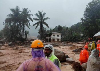 Decenas de muertos en deslizamientos de tierra en la India