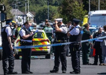 Un detenido tras reportes de un apuñalamiento con varias víctimas en Inglaterra