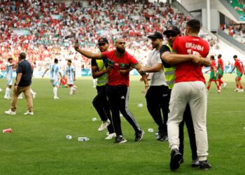(VIDEOS) Incidentes al final del partido entre Argentina y Marruecos que terminó en un polémico empate en el inicio del fútbol olÍmpico