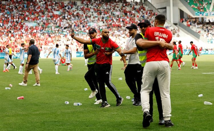 (VIDEOS) Incidentes al final del partido entre Argentina y Marruecos que terminó en un polémico empate en el inicio del fútbol olÍmpico