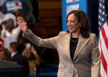 Líderes demócratas apoyan a Harris tras retirada de Biden