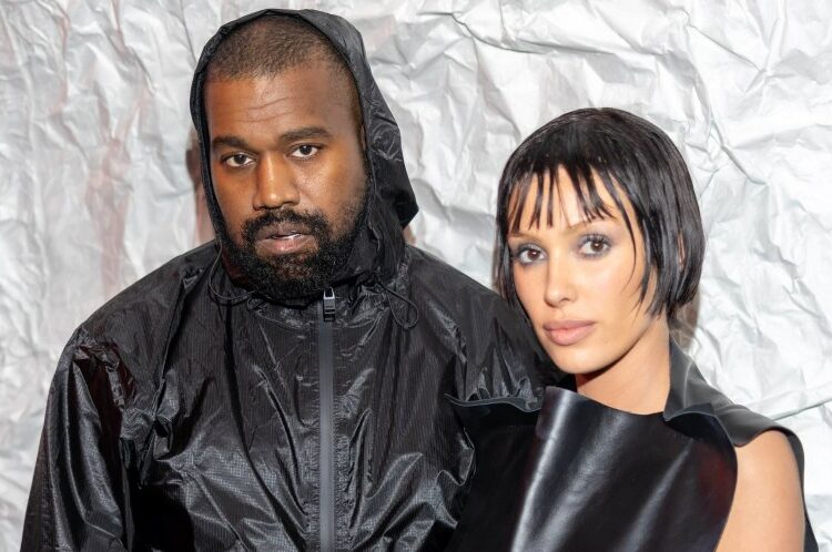 Acusan a la esposa de Kanye West de enviar videos para adultos a una empleada ‘a los que podían acceder menores’