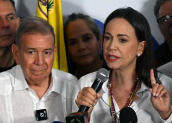 La oposición venezolana reclama triunfo con 73% de actas