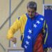 Presidente Nicolás Maduro vota y garantiza que respetará los resultados del CNE