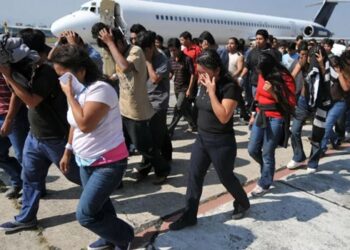 Republicanos aprobaron un plan electoral, que en caso de ganar Trump, realizarían la mayor deportación de migrantes de la historia