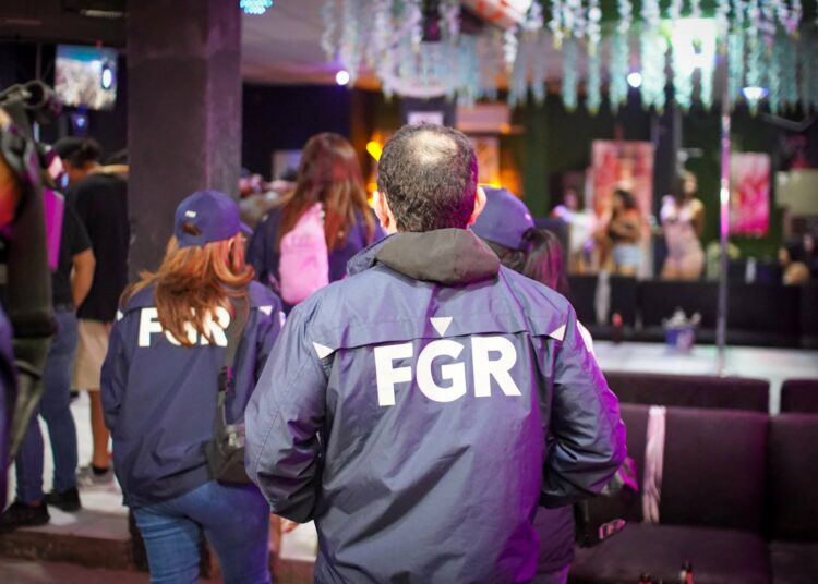 Ofrecían trabajo a señoritas por redes sociales y las terminaban explotando sexualmente en un bar de San Miguel