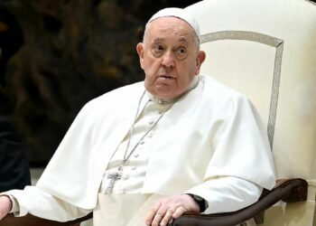 Papa Francisco acepta renuncia de sacerdote colombiano