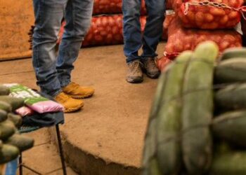 Sancionan a vendedor de pepinos por subir el precio del producto en un 300%