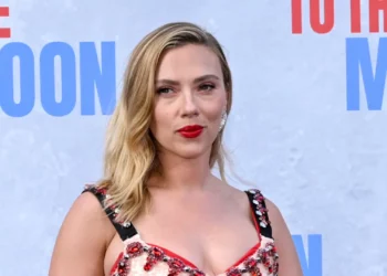 Scarlett Johansson se negó a poner voz al chatbot de OpenAI por preocupación de sus hijos