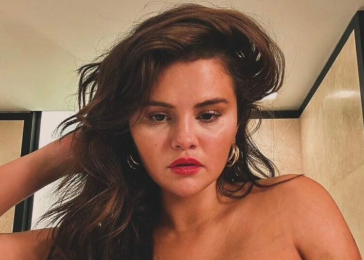 Selena Gomez responde molesta a especulaciones de cirugía estética