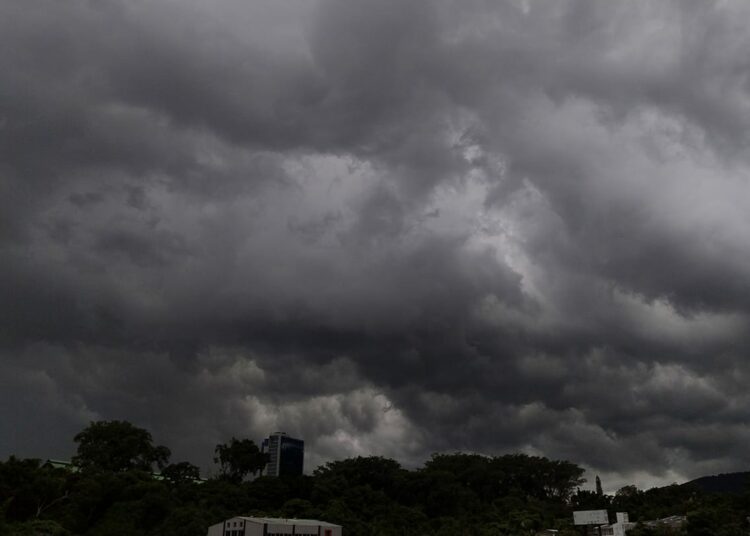Este martes habrá hasta 34 °C durante el día y lluvias con actividad eléctrica y ráfagas de viento para la tarde y noche