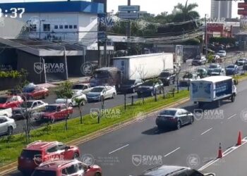 VIDEO | Tráiler provoca múltiple accidente sobre bulevar Los Próceres