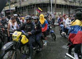 Aumentaron a 11 los civiles asesinados durante las protestas contra el fraude en Venezuela